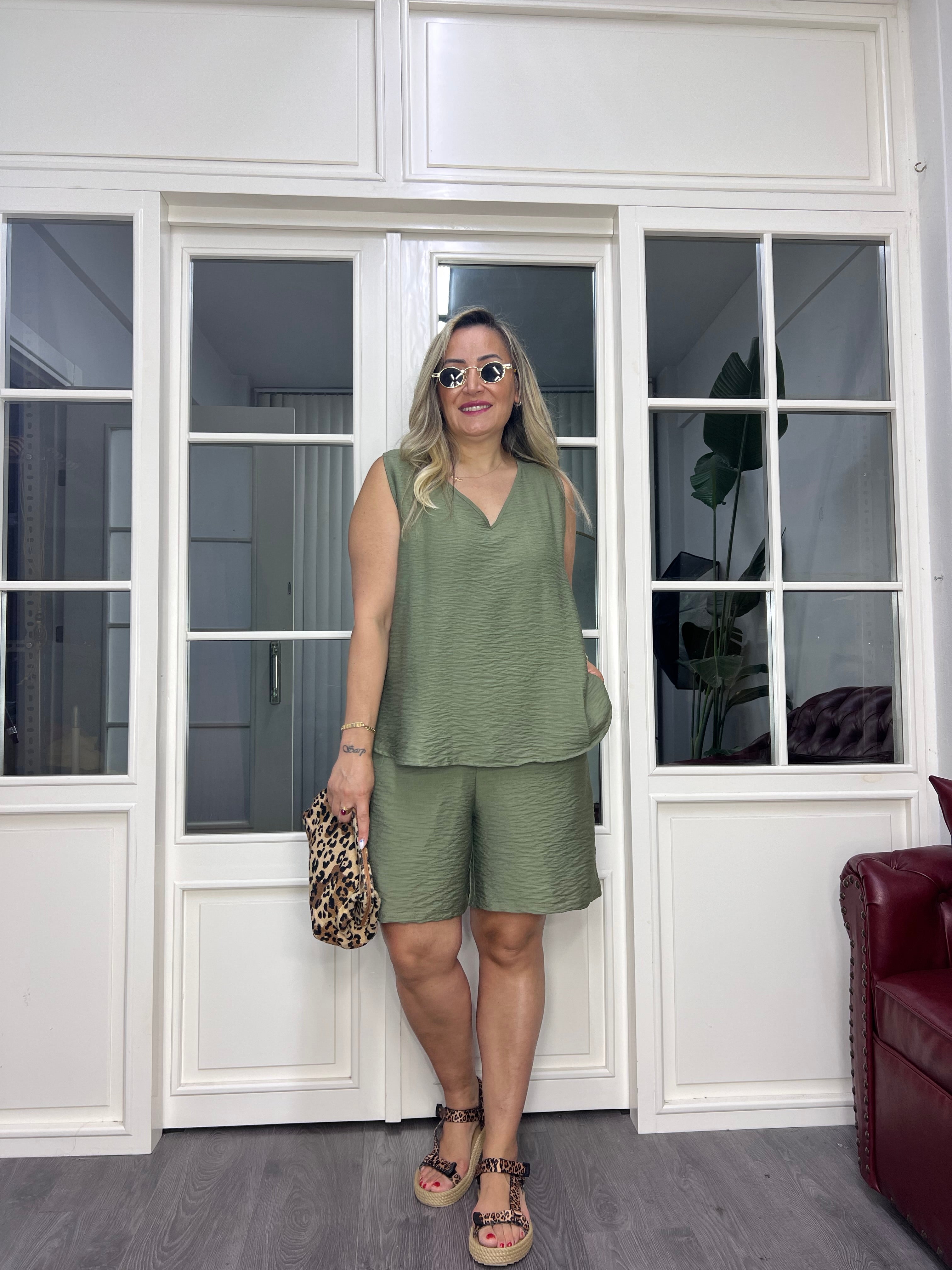 A02588 haki beli lastikli ayrobin şort takım